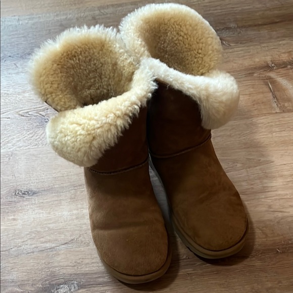 UGG W Bailey Button II Boots Boot Bootie Chestnut Women’s Size 9 - Picture 1 of 8